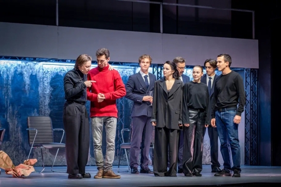 «Гамлет» в зеркале цифрового мира: Андрей Черкасов о смелом переосмыслении Шекспира театром «Кашемир»