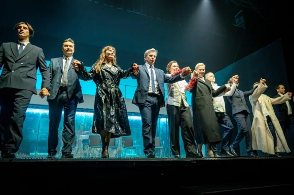 «Гамлет» в зеркале цифрового мира: Андрей Черкасов о смелом переосмыслении Шекспира театром «Кашемир»