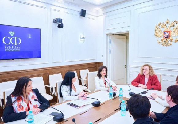 В Совете Федерации РФ обсудили вопросы поддержки женщин в политике, бизнесе и социальной сфере В Совете Федерации РФ обсудили вопросы поддержки женщин в политике, бизнесе и социальной сфере