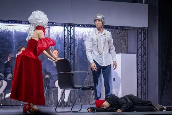 «Гамлет» в зеркале цифрового мира: Андрей Черкасов о смелом переосмыслении Шекспира театром «Кашемир»