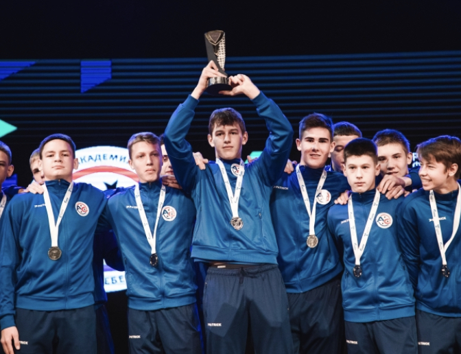Молодежная команда «Факела» получила награду за сезон 