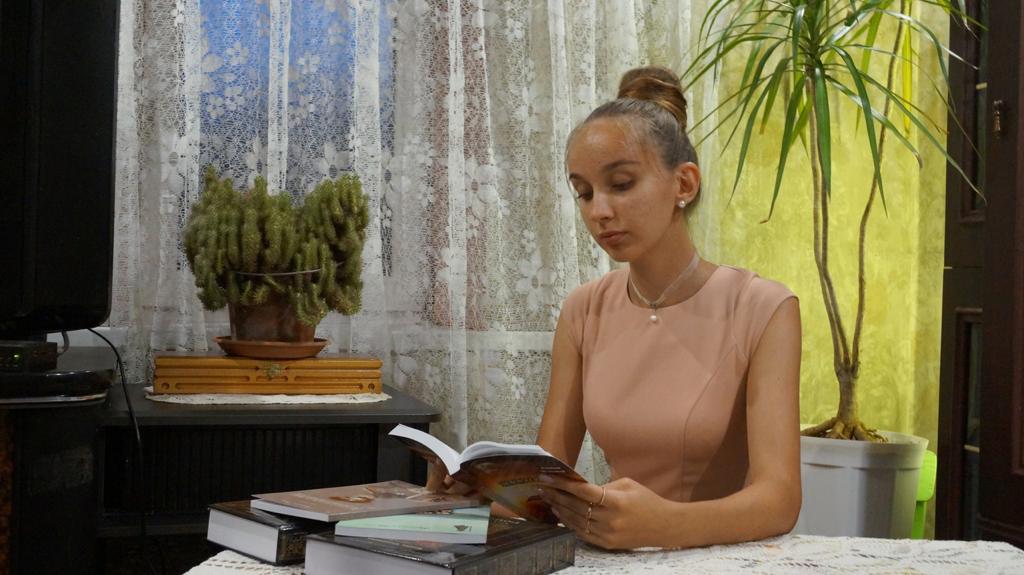 Юная поэтесса-ополченка из Алчевска Богдана Нещерет: «Мои стихи на моих слезах и сострадании»