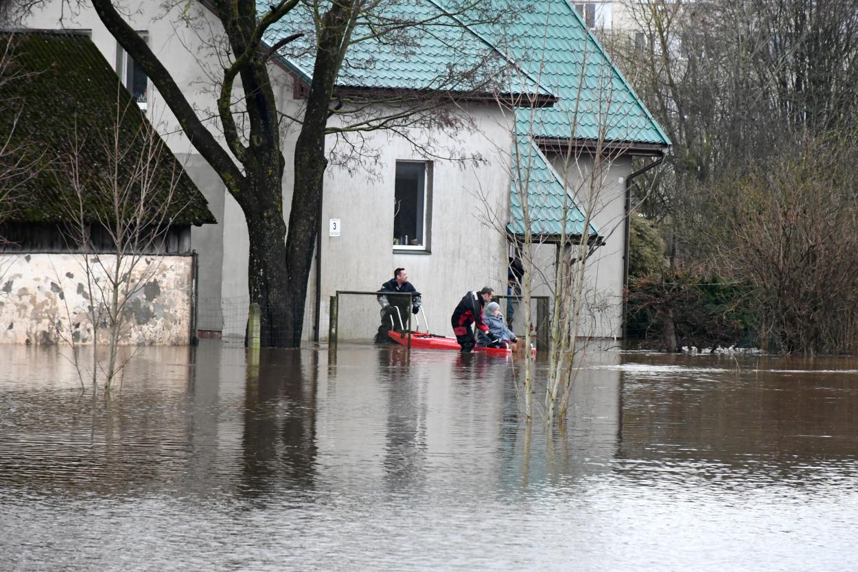 Почему премьер-министр Латвии не взял на себя ответственность за кризис из-за наводнения в Екабпилсе