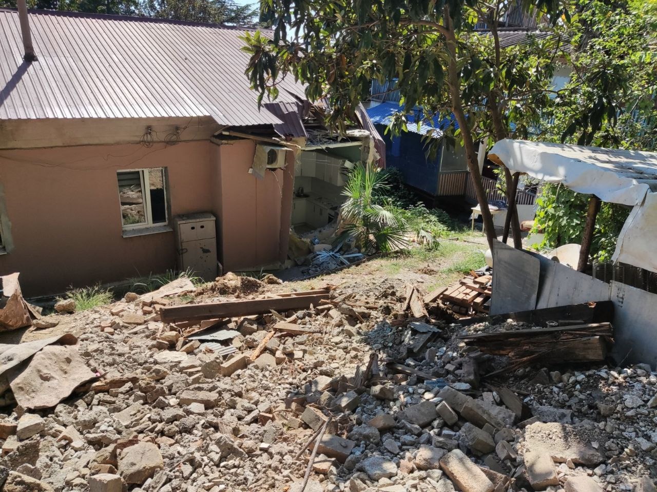 Жители Сочи заявили о захвате земли и сносе дома вместе с жильцами