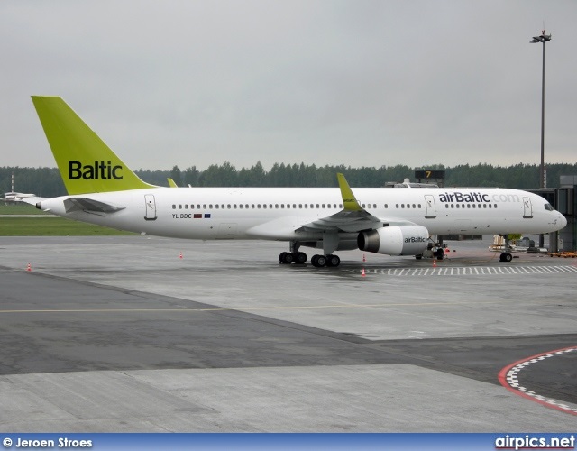 Над латвийской авиакомпанией AirBaltic нависла угроза