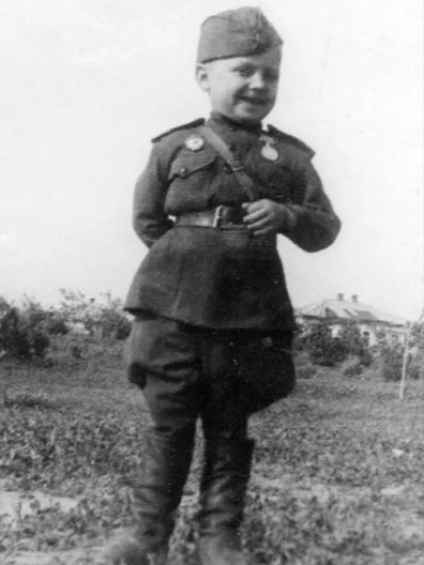 Шестилетний солдат: о самом юном сыне полка, фронтовой любви и генеральской чечётке
