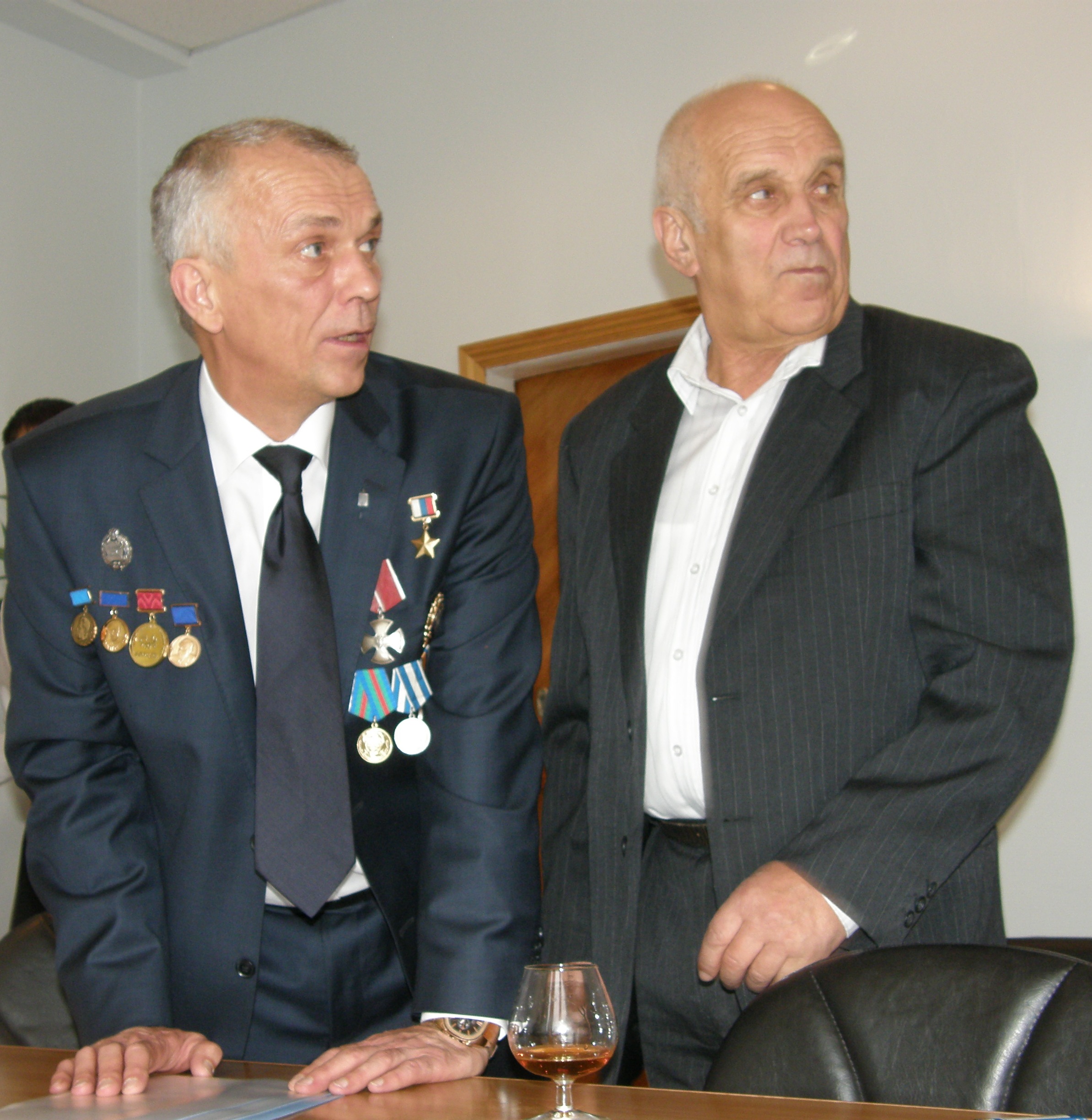 П.Н. Власов и Ю.Г. Абрамович