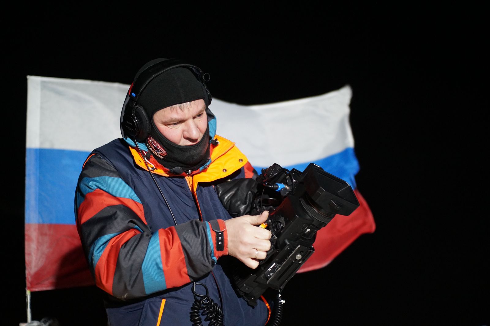 Россияне ночью в Арктике проплыли километр в ледяной воде