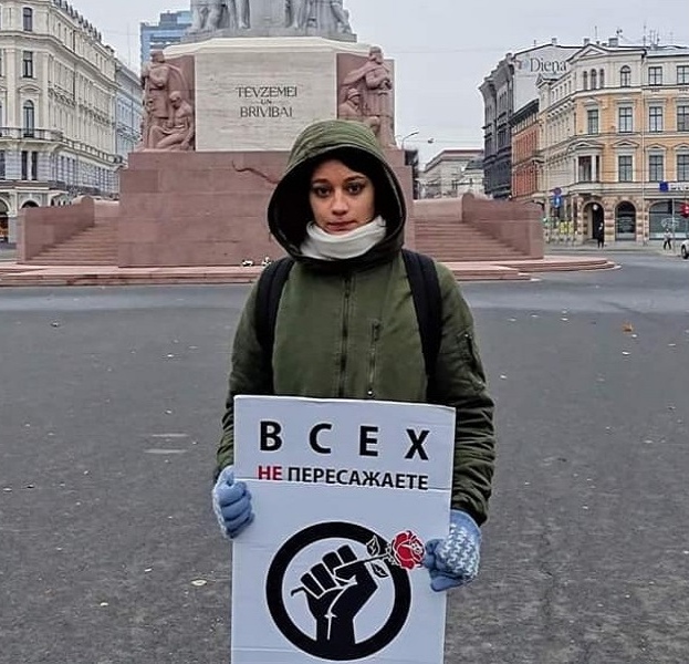 ​ В Риге прошел пикет в поддержку арестованной студентки Санкт-Петербургского Университета Татьяны Андриец