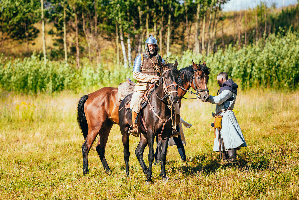 Российские реконструкторы воссоздали конный поход Александра Невского