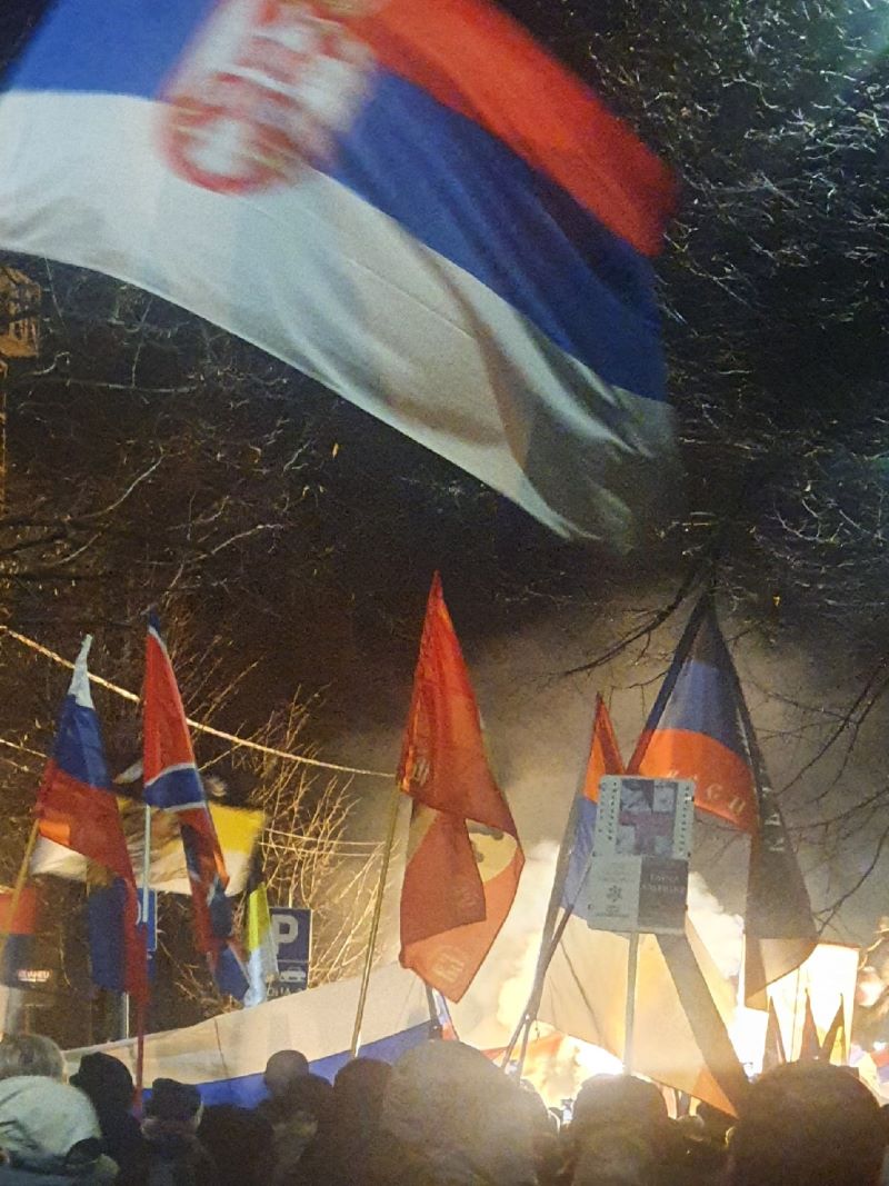Флаги на митинге в Белграде