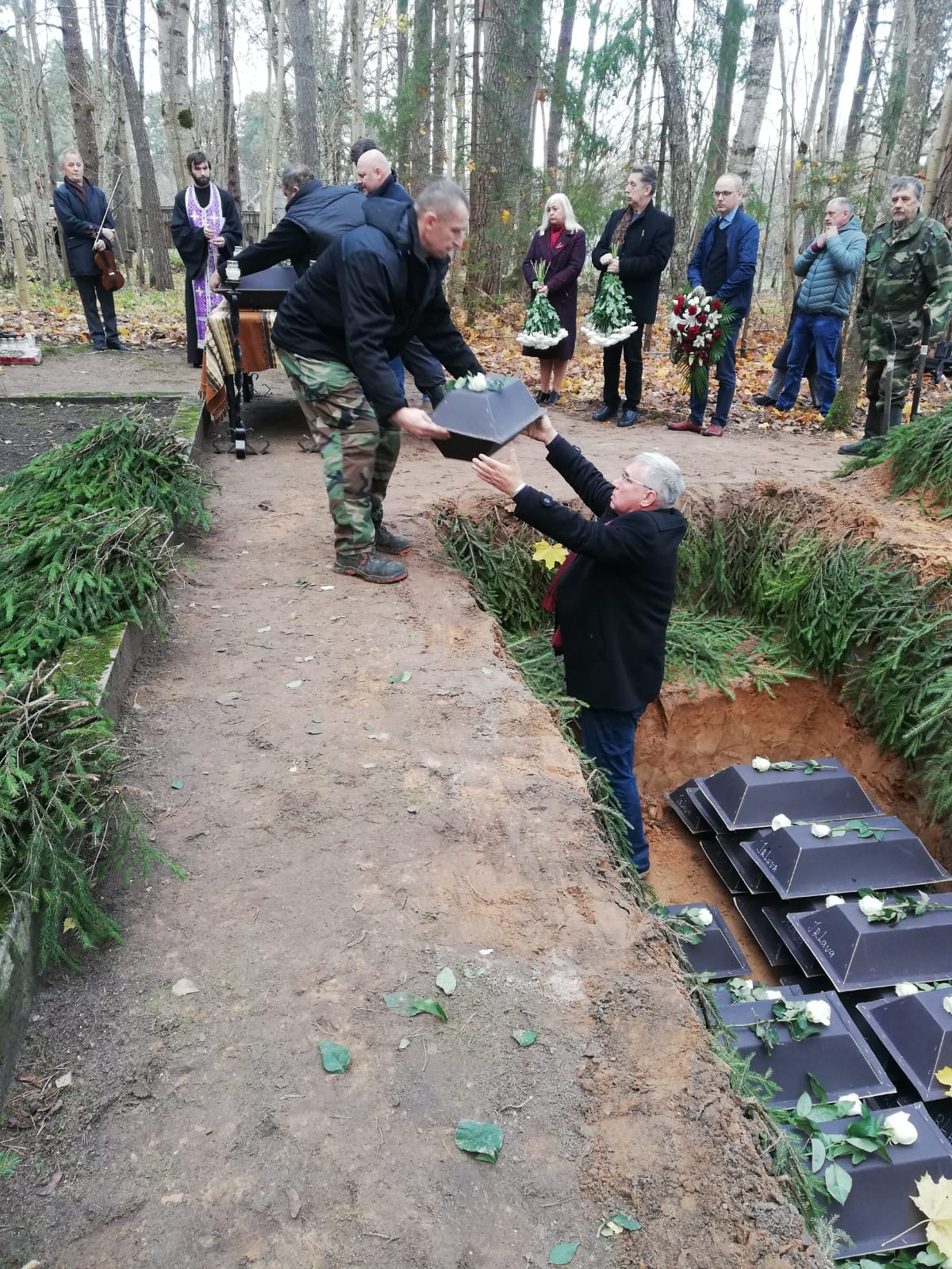 Латвия: при демонтаже советского памятника обнаружено более 50 захоронений красноармейцев